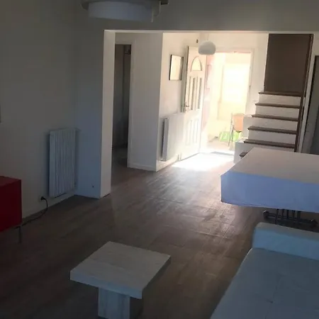 3 Bedroom With Seaview 아파트 라시오타